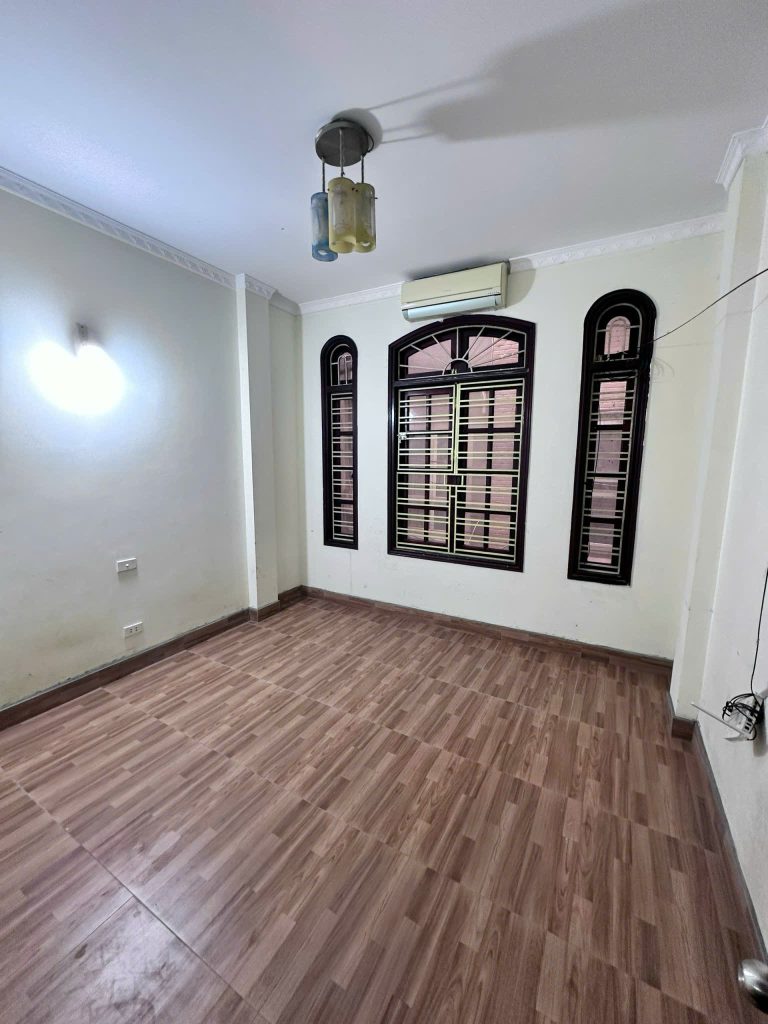 NHÀ RIÊNG 160M2 4 TẦNG – 4 NGỦ – NGÕ 371 ĐÊ LA THÀNH