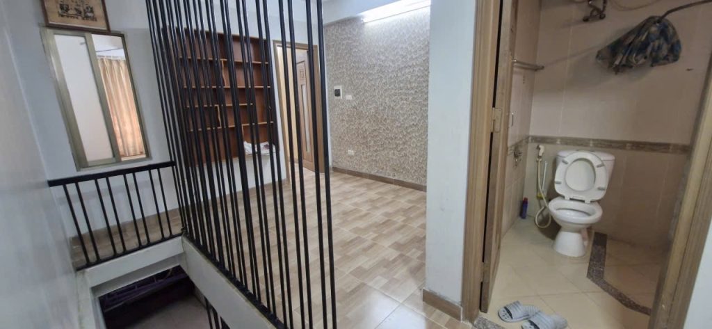 Nhà riêng 40m2- 6 ngủ- ngõ 175 Lạc Long Quân - ảnh 5