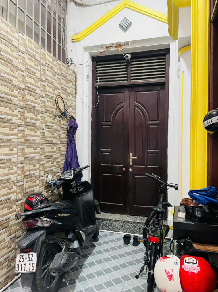 Nhà riêng 35m2 – 2 ngủ -ngõ 166 kim mã