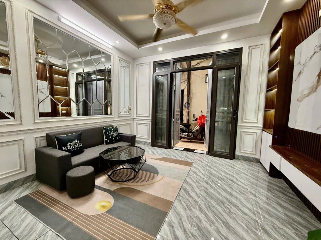 Nhà riêng 30m2 – 3 ngủ – Ngõ 8 Đông Thiên (ctv2818)